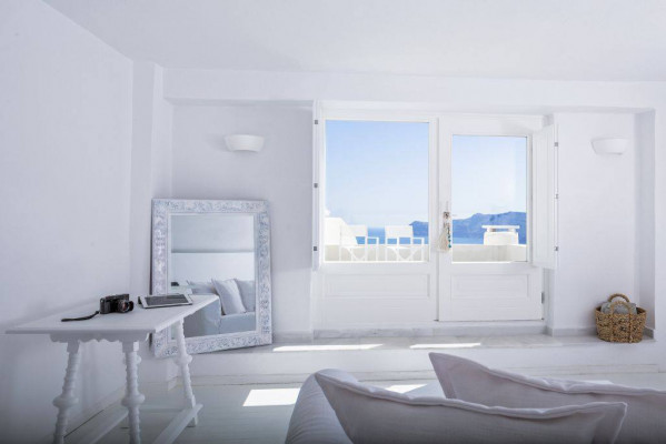 Canaves Oia Suites