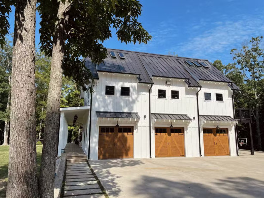 Stunning Modern Farmhouse In Leipers Fork