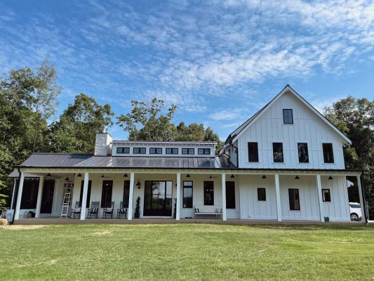 Stunning Modern Farmhouse In Leipers Fork