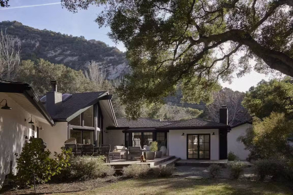 Modern California Ranch-style Farmhouse