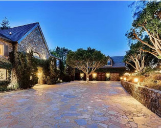 Malibu Stone Manor Paradise