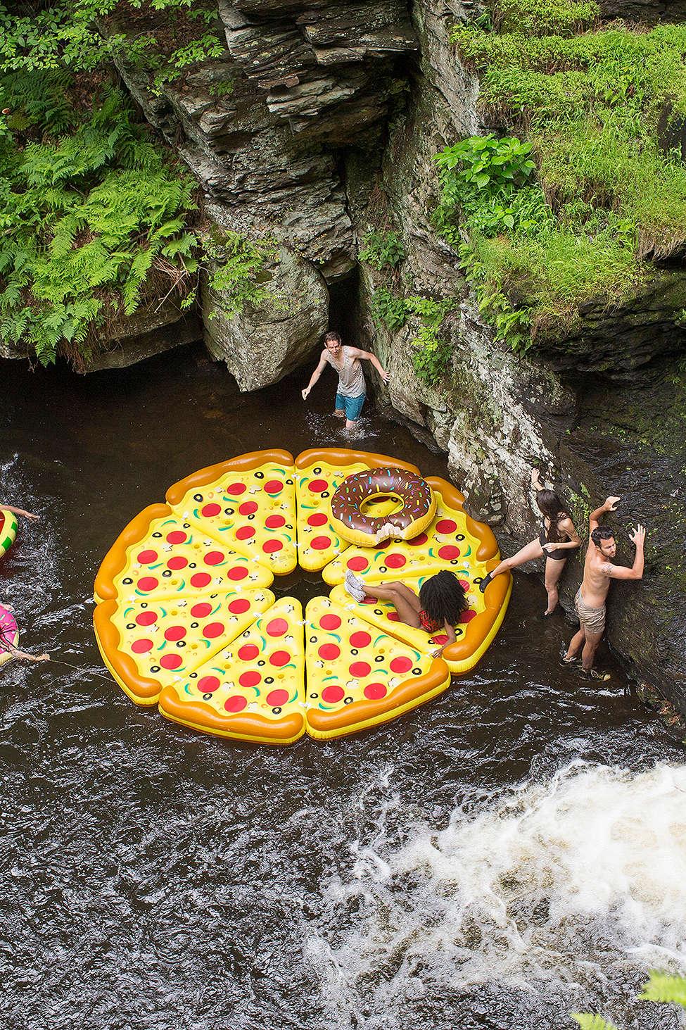 giant pizza float